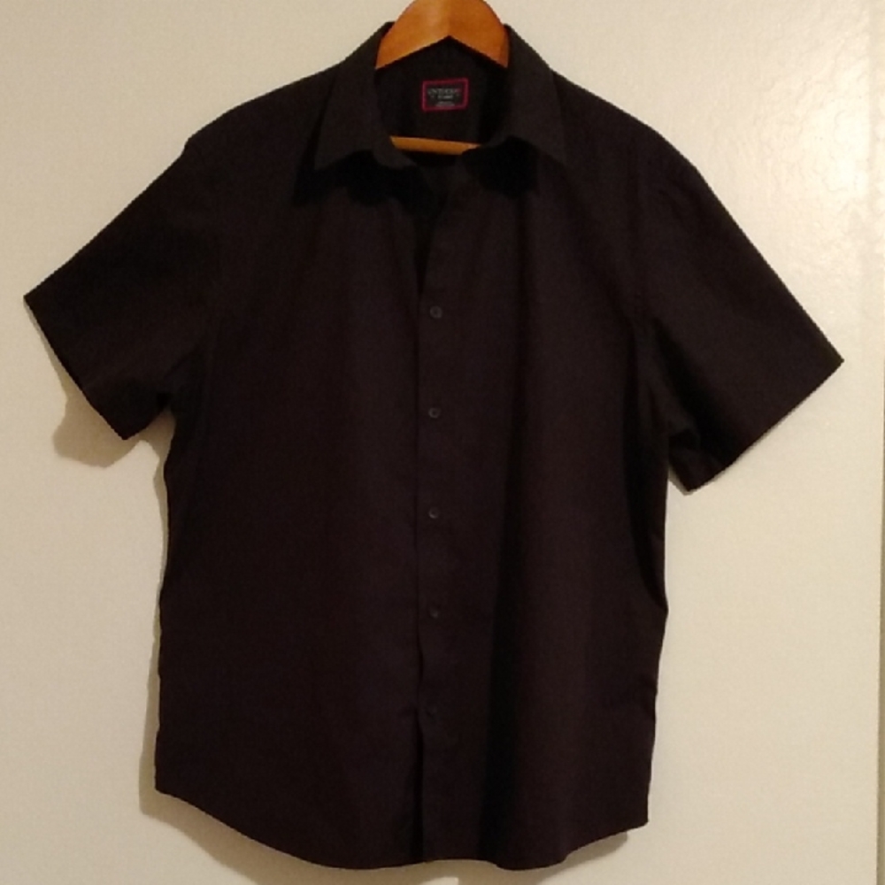 UNTUCKit Men's Dark Short Sleeve Shirt
